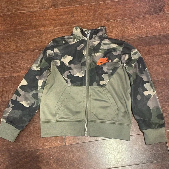 Nike Toddler Hoodie and Joggers Pants Two-piece Track Set - Picture 2 of 8